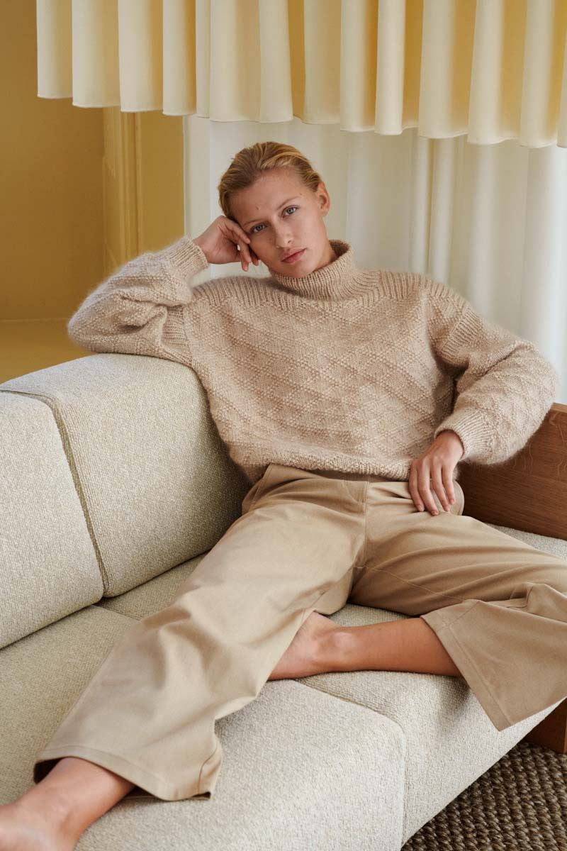 Sweater designet af Helga Isager