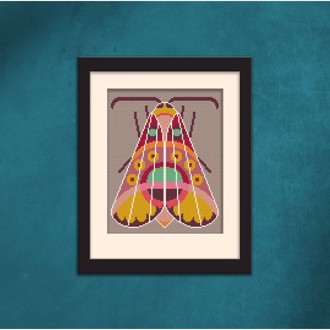 Moth designet af Emily Peacock