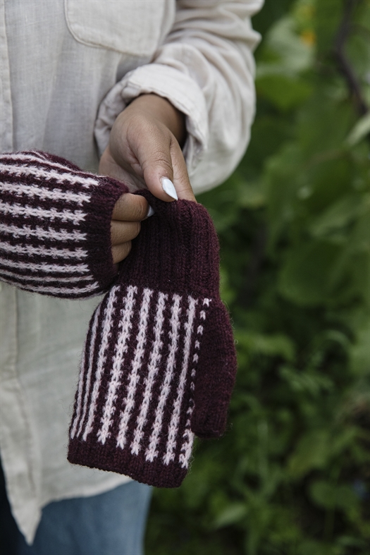 52 WEEKS OF ONE-SKEIN KNITS fra Laine 