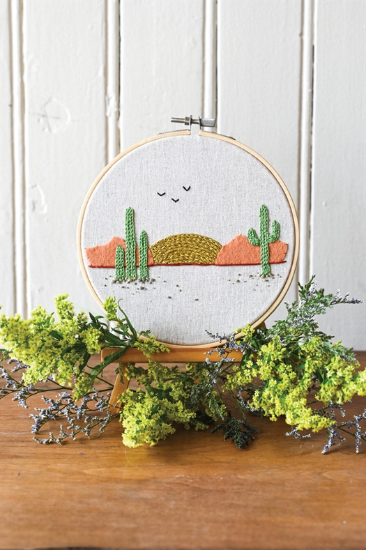 HAND STITCHED OASIS - Step-by-Step Guide with 35 Techniques af Theresa M. Lawson