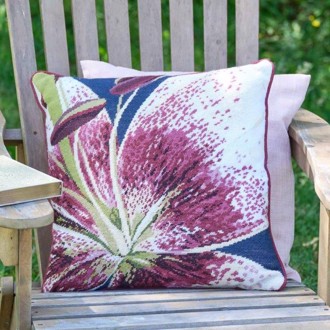 ZOOM LILY designet af Magie Hollingworth