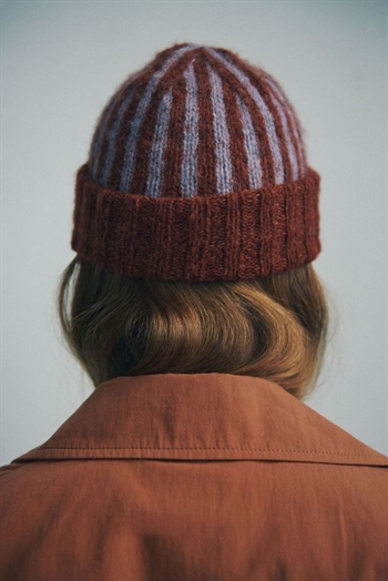 ANNI BEANIE designet af Helga Isager