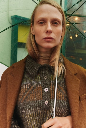 ARCHIVES 2 GARNKIT - Alma Sweater fra Knitthing