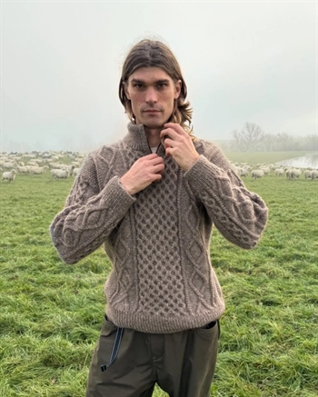 DAGMAR ZIPPER SWEATER MAN fra PetiteKnit