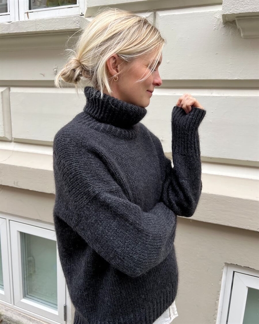 WEDNESDAY SWEATER fra PetiteKnit