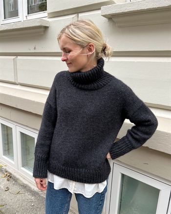 WEDNESDAY SWEATER fra PetiteKnit
