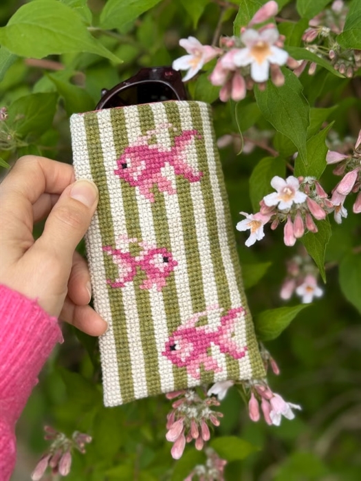 PINK GOLDFISH BRILLEETUI fra PompStitch