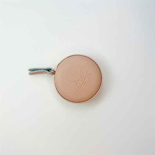 SOMMERFUGLENS MÅLEBÅND MED LYST LÆDER 