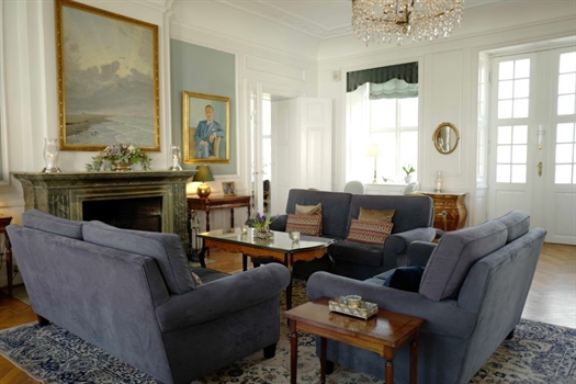 STRIK MED FARVER - LUKSUS BRODERI GET AWAY PÅ KRAGERUP GODS