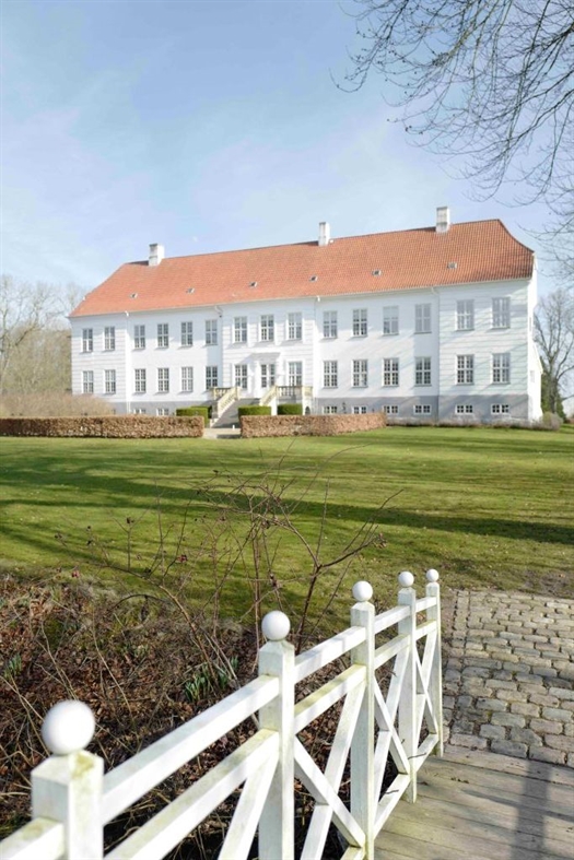 STRIK MED FARVER - LUKSUS BRODERI GET AWAY PÅ KRAGERUP GODS