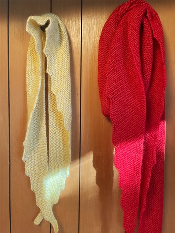STAIRWAYS SCARF designet af Inga Walløe for Sommerfuglen