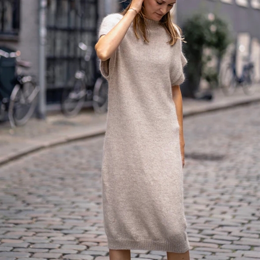 AMPLE DRESS fra Wieseknit